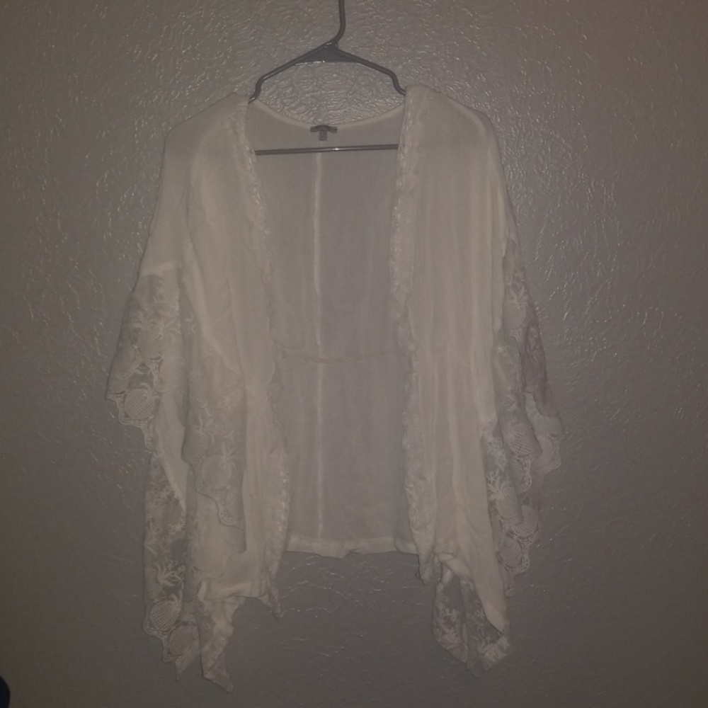 Charlotte Russe white Kimono